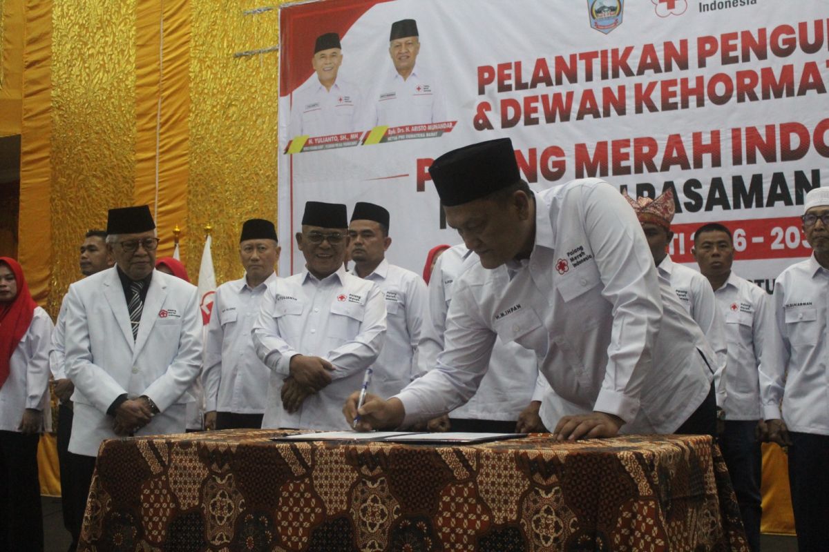PMI Pasaman Barat Luncurkan Ambulan Gratis dan Layanan Darah untuk Warga yang Berobat ke Padang