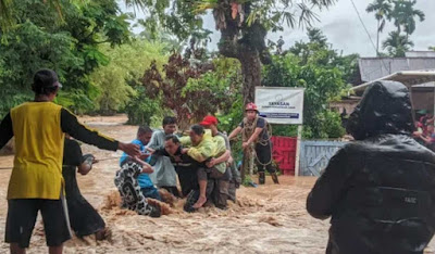 Banjir Rendam 15 Titik di Kota Padang, Ratusan Warga Dievakuasi hingga Rumah Sakit Terdampang