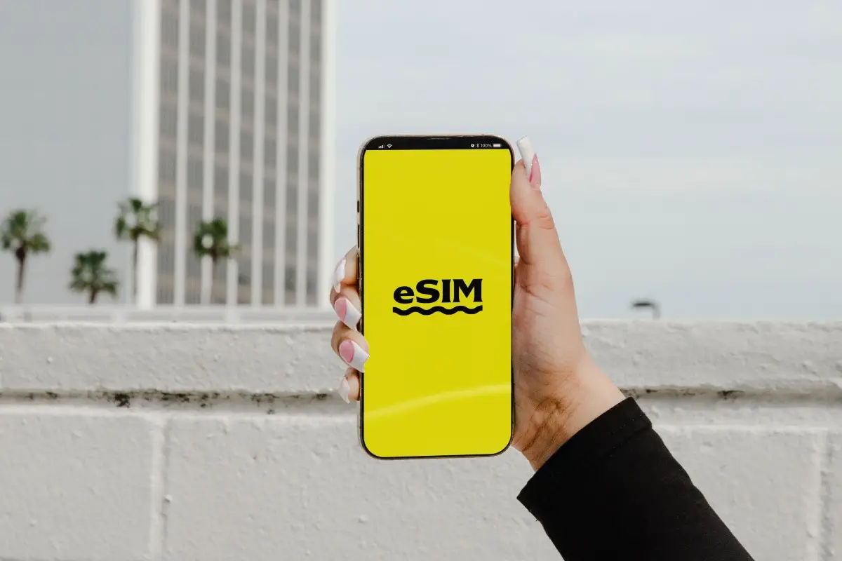eSIM di HP Android dan iPhone: Lebih Praktis, Tapi Ada Syarat yang Jarang Dibahas