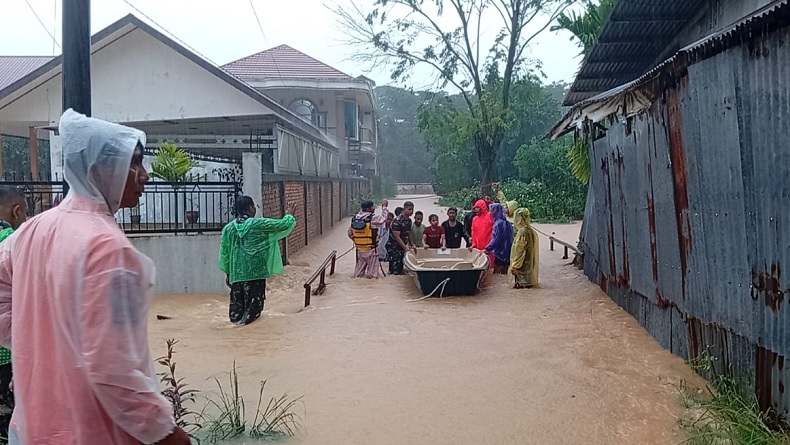 Hujan Deras Enam Jam di Padang Rendam Tiga Kecamatan, BPBD Evakuasi Warga Terdampak Banjir