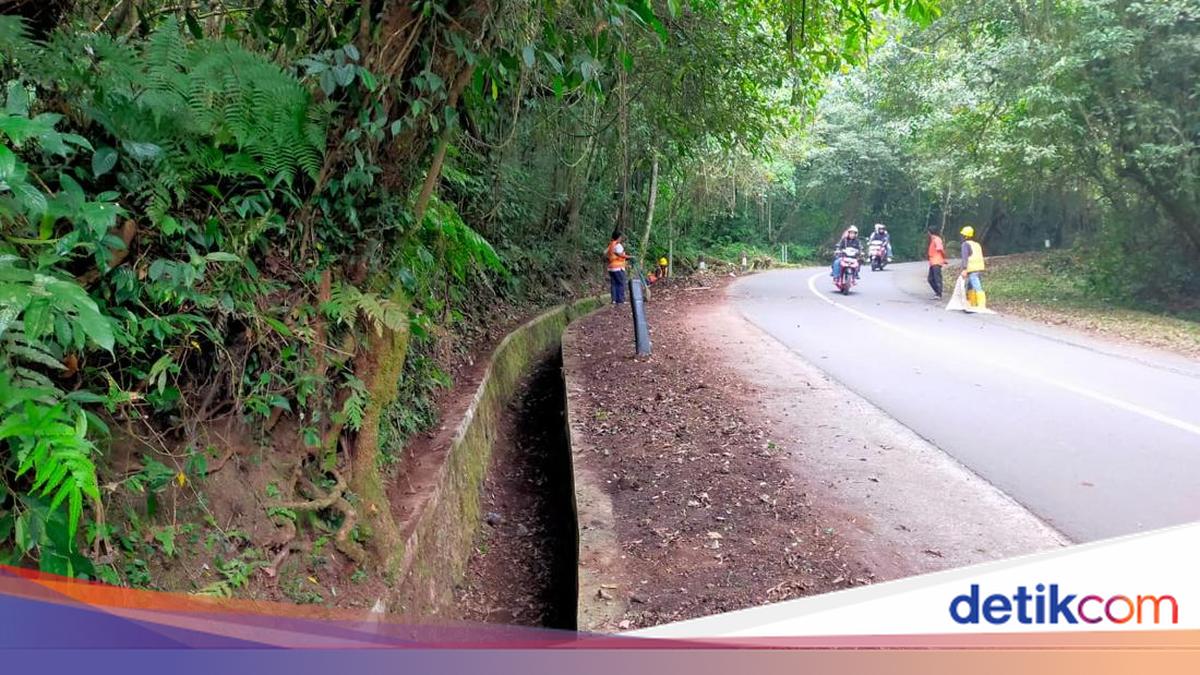 Pemprov NTB Keruk Sedimentasi Drainase Jalan Suela-Sembalun Sepanjang 11 Km, 16 Personel Dikerahkan untuk Atasi Genangan