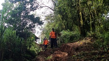 Tim SAR Banyuwangi Kerahkan Rescue ke Gunung Piramid Bondowoso Cari Dua Pendaki Hilang
