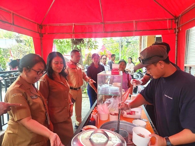 Pemprov Bali Traktir Wajib Pajak di Samsat Denpasar, Diskon 10 Persen Makanan dan Service Kendaraan
