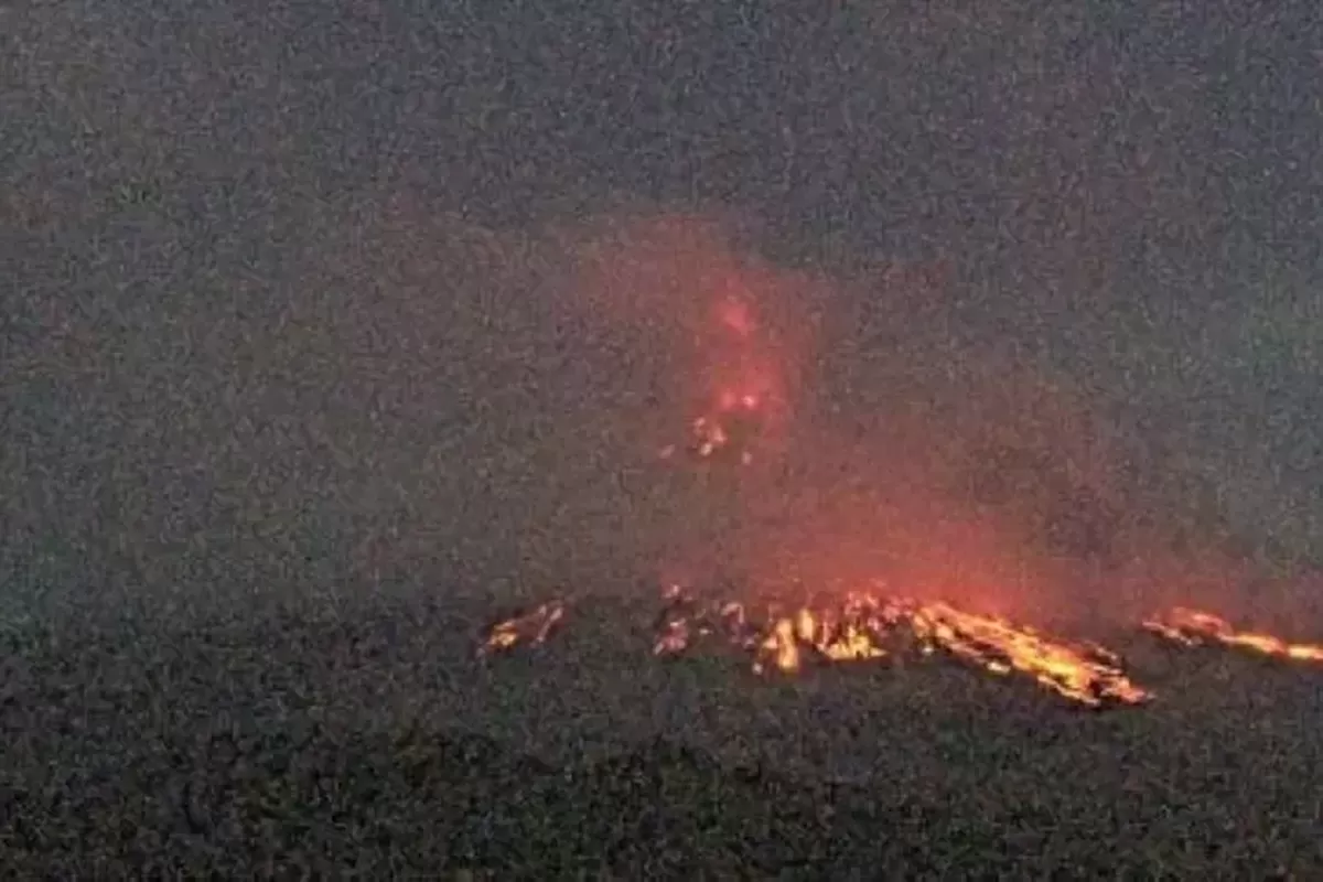 Gunung Merapi Kembali Luncurkan Lava Pijar 7 Kali Sejauh 2 Kilometer, Status Siaga Level III Bertahan