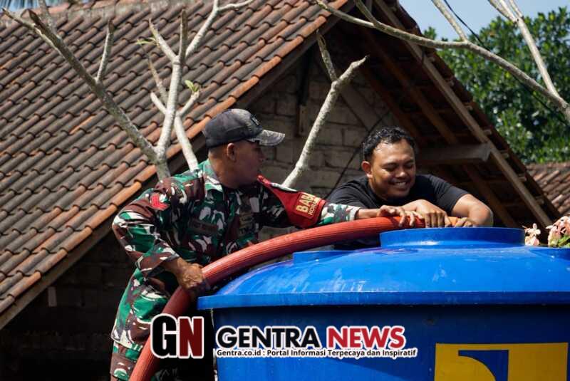 Kodim 1617/Jembrana dan Yonif 741 Garuda Nusantara Kirim Ribuan Liter Air Bersih ke Lingkungan Pancardawa