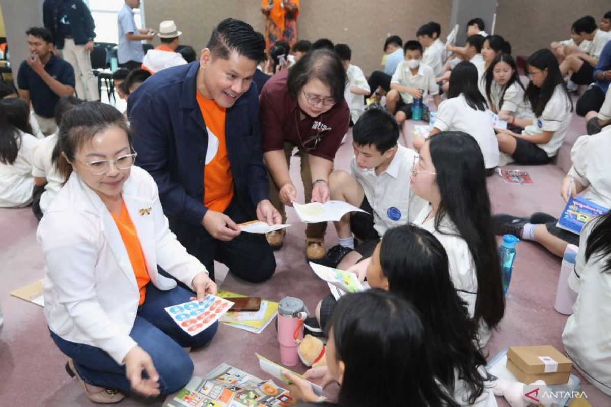 FWD Insurance Bekali 100 Siswa SMP Nation Star Surabaya Literasi Keuangan Lewat Metode Simulasi dan Diskusi