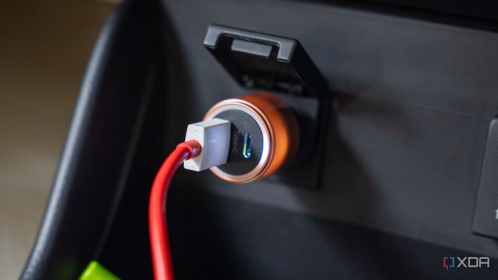 Isi Daya Mobil dengan Charger USB-C 12V, Baterai HP Tidak Lagi Berkurang Saat Dipakai