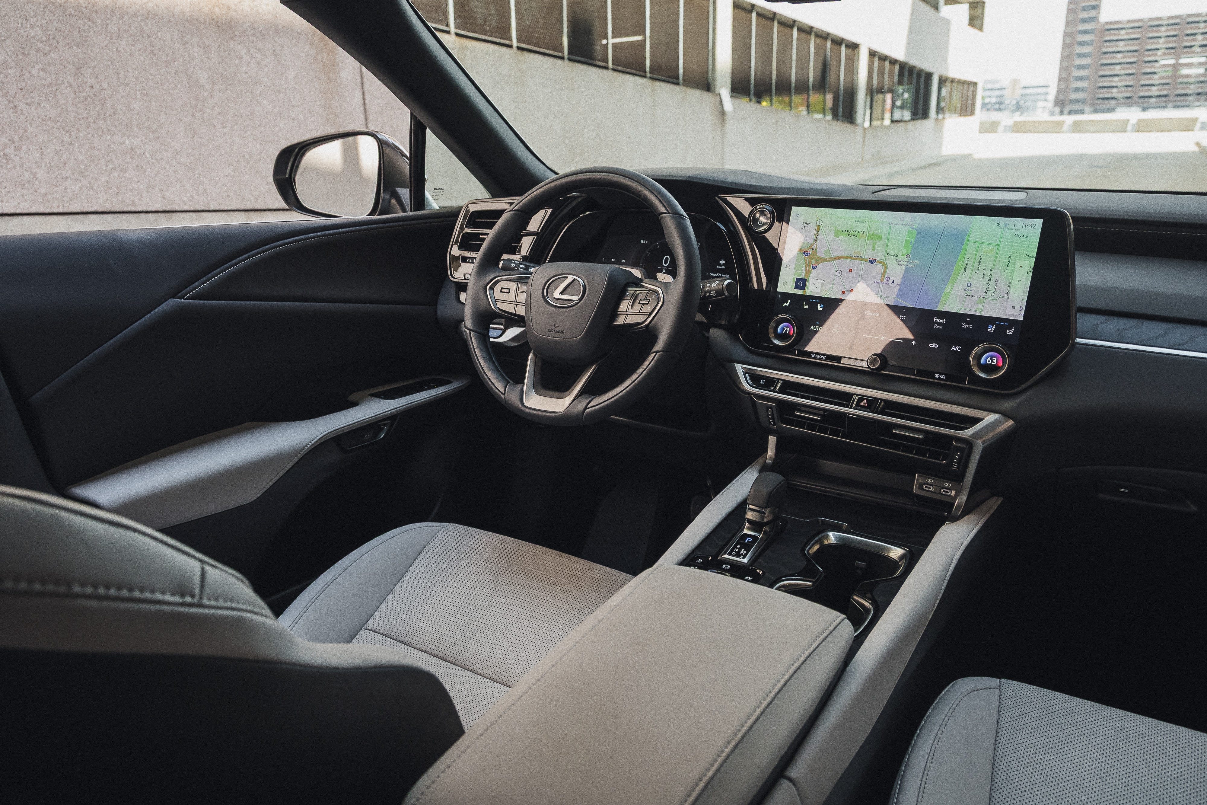 Intip Kabin 2026 Lexus RX350h F Sport, SUV Hybrid Mewah dengan Sentuhan Sporty