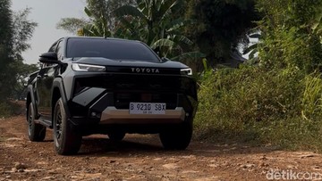 Jajal Toyota Hilux Generasi ke-9 di Trek Off-Road Pagedangan: Kemampuan Traksi yang Bikin Percaya Diri