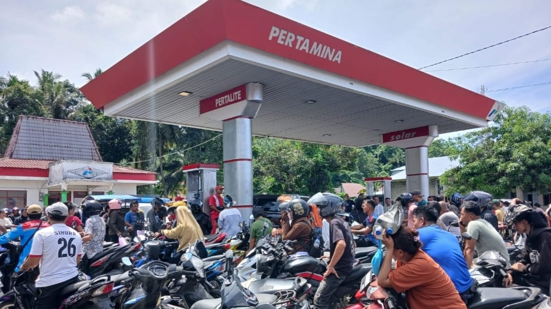 Gangguan Jaringan di SPBU Teluk Dalam Nias Selatan Bikin Antrean Mengular, Warga Minta Solusi ke Pertamina dan Telkomsel