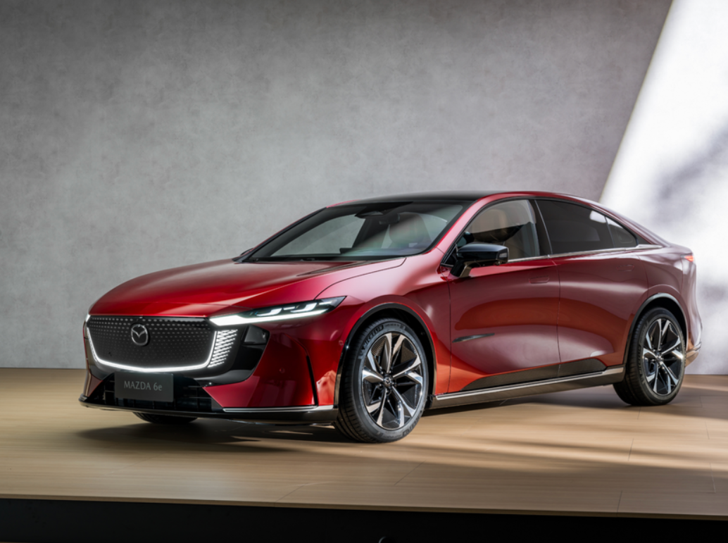 Mazda 6e Resmi Mengaspal di GIIAS 2026, Harga Rp 850 Juta dan Gelar Desain Dunia