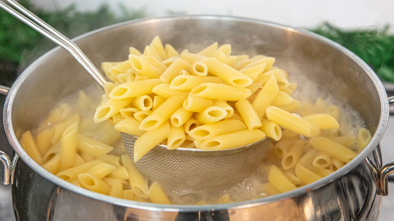 Air Rebusan Pasta untuk Tanaman Tomat: Pupuk Gratis yang Ampuh, Tapi Ada Syaratnya