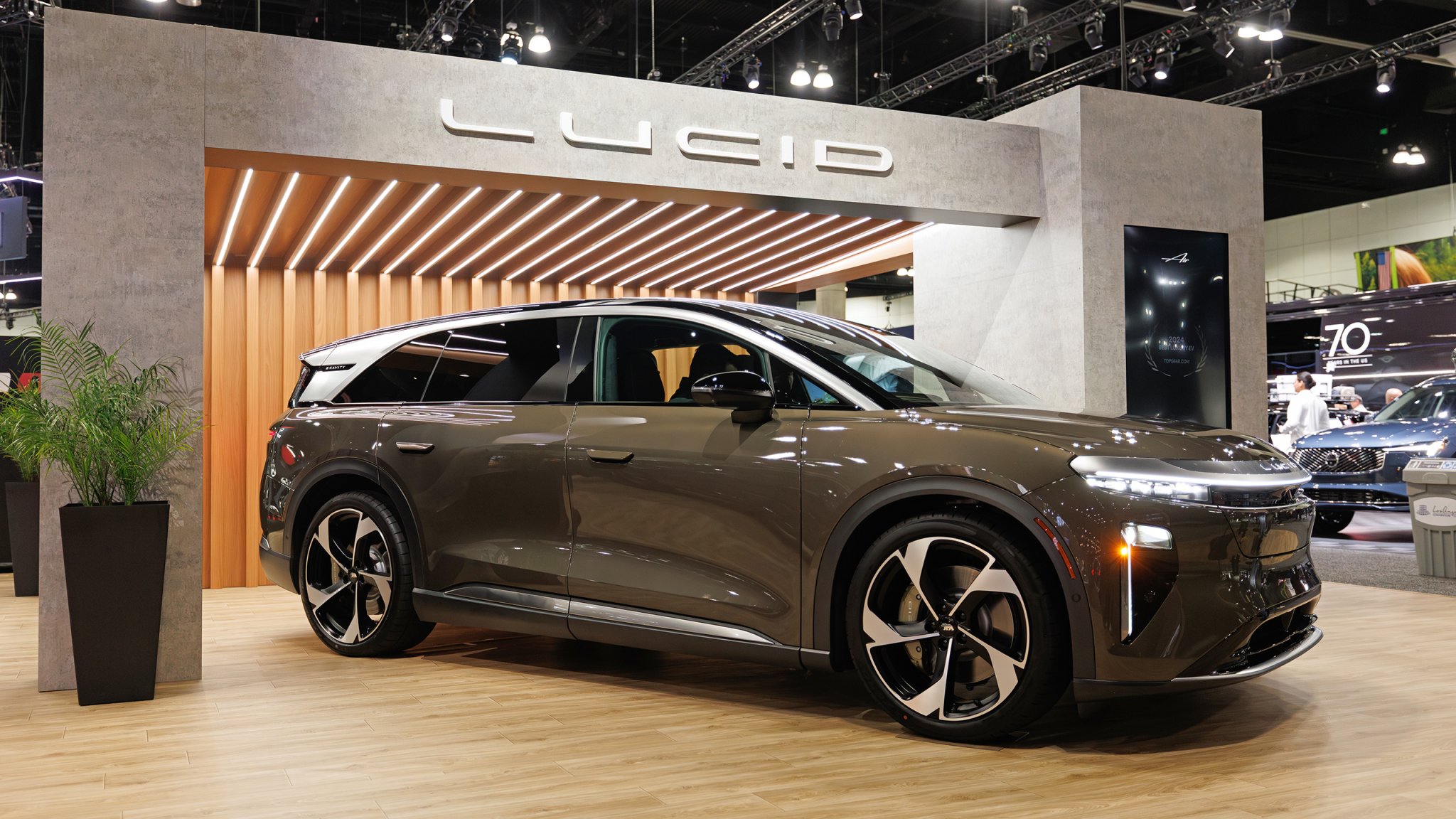 Lucid Tunda Peluncuran SUV Listrik Cosmos ke 2027 demi Hindari Masalah seperti Air dan Gravity