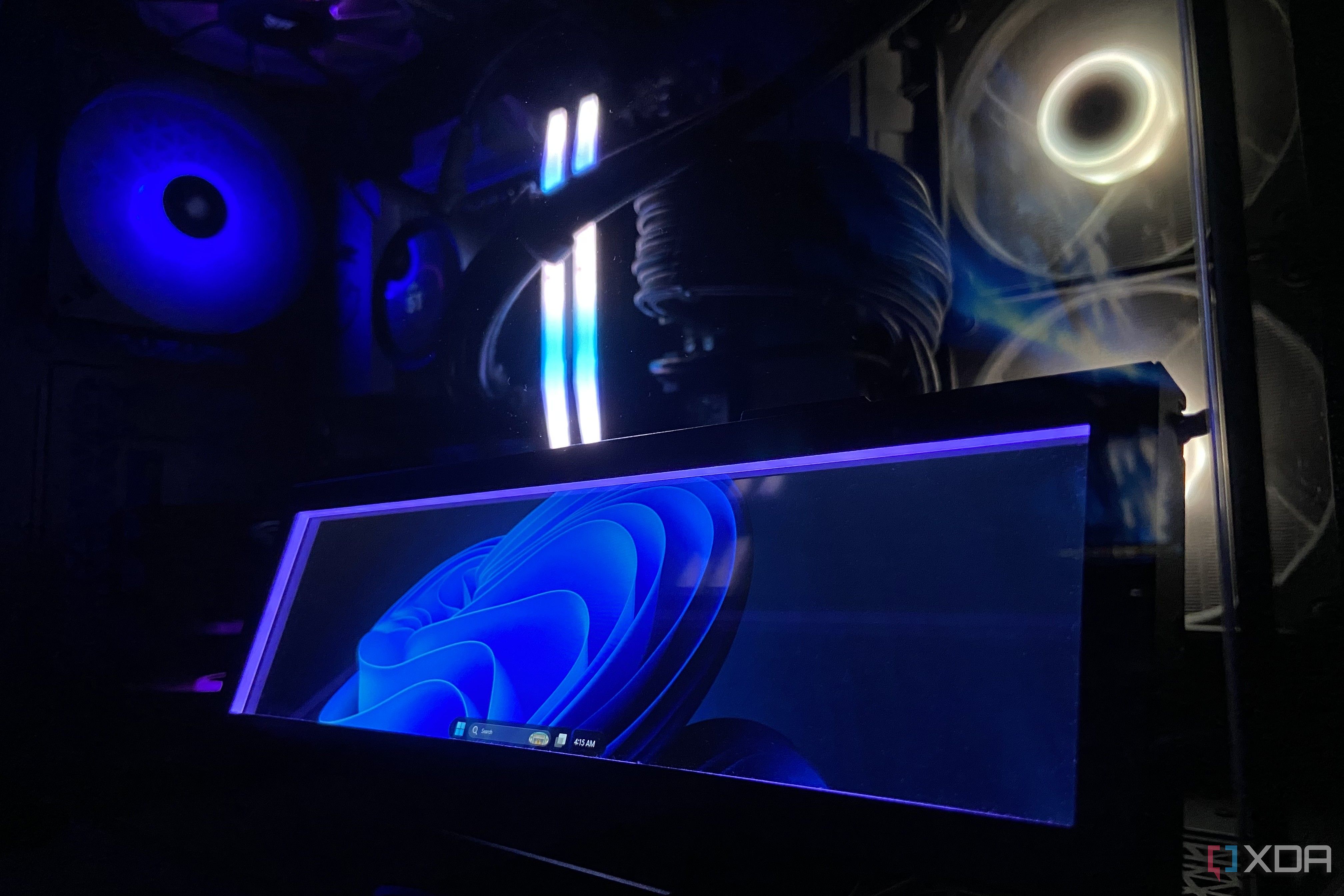 Lian Li Layar Universal 8,8 Inci Bukan Sekadar Aksesori, Bisa Jadi Taskbar Kedua untuk PC