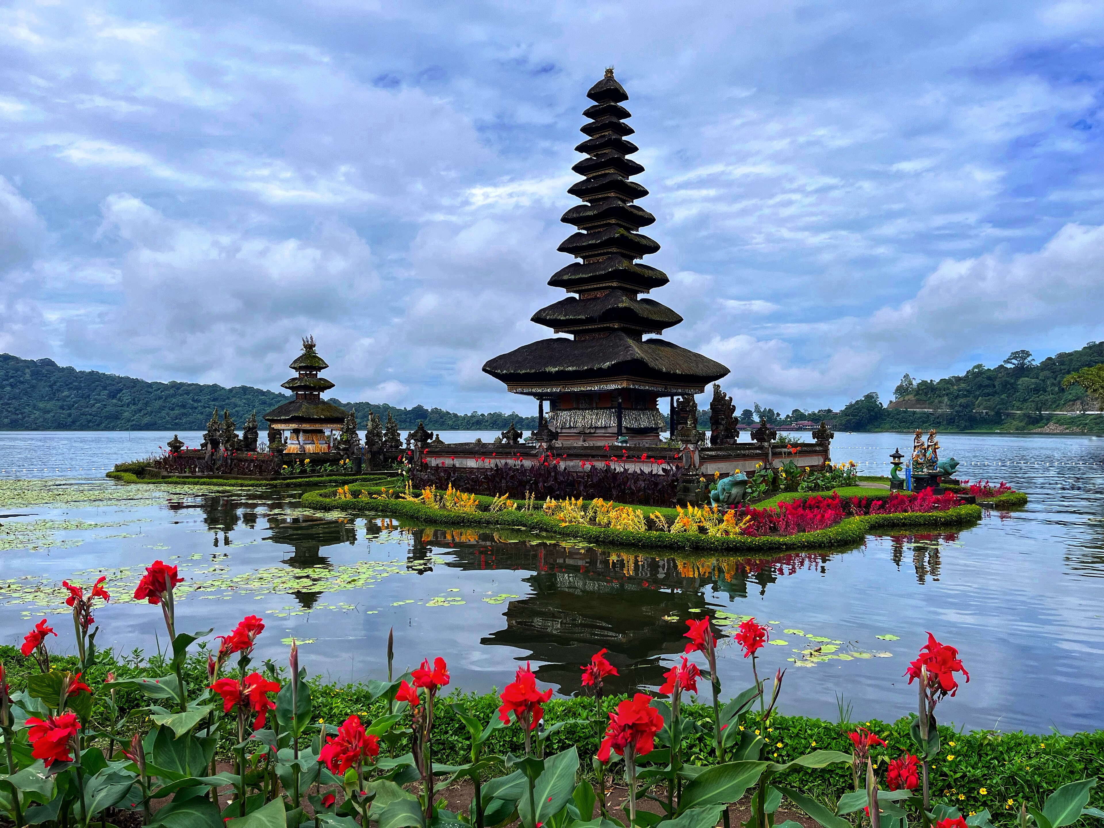 Adat Istiadat dan Tradisi Bali yang Jarang Diketahui: 8 Ritual Sakral di Desa-Desa Kecil