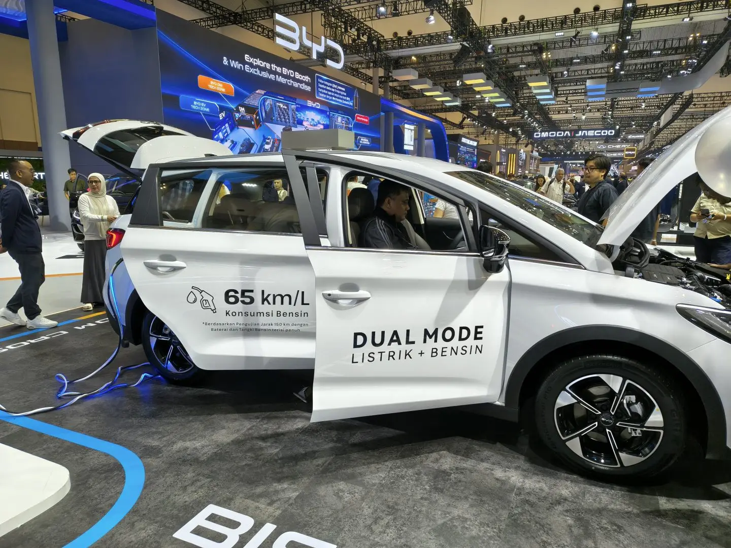 BYD M6 DM: Motor Listrik Jadi Penggerak Utama, Mesin Bensin Hanya Pembantu