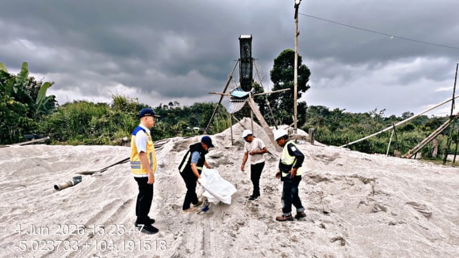 BBWS Mesuji Sekampung Awasi Material Pengaman Pantai Mandiri Sejati di Pesisir Barat, Pasir Dipastikan Bukan dari Laut