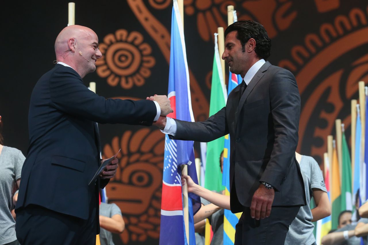 Luis Figo Serang Gianni Infantino dan Minta Presiden FIFA Mundur, Bisakah Legenda Portugal Gantikan?
