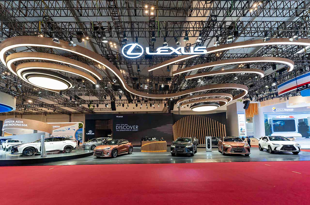 Lexus ES BEV dan HEV Jadi Pusat Perhatian di GIIAS 2026, Booth Hadirkan Aroma Cedarwood Hingga Ruang Sensorik
