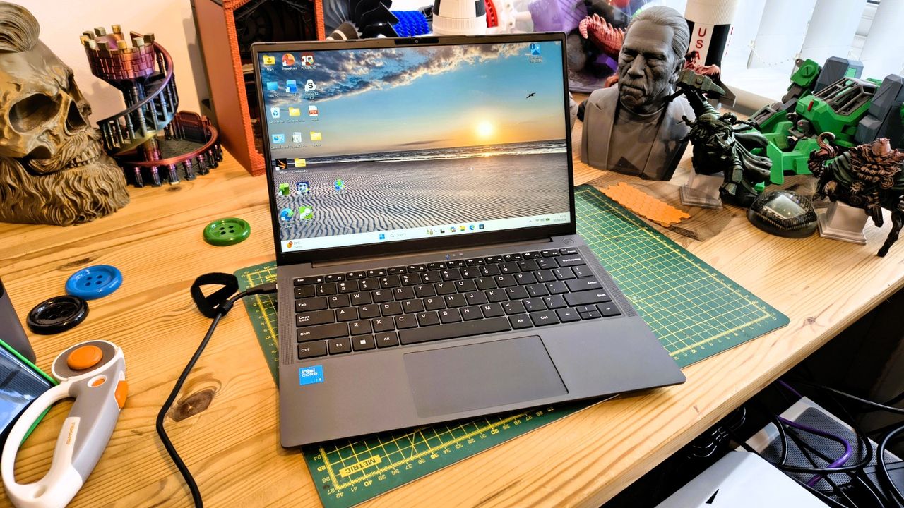 Chuwi UniBook Hadir dengan Intel Core 3 304, Laptop Murah Rp 7,4 Juta dengan Baterai 20 Jam