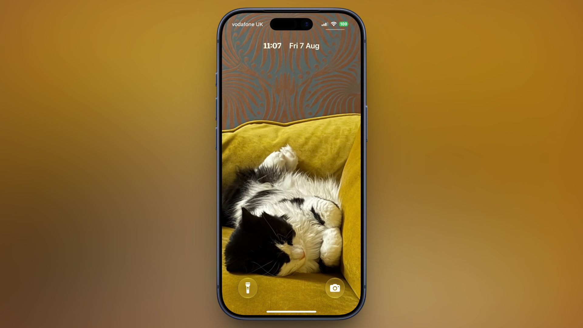 iOS 27 Hadirkan Mode Jam Ringkas di Layar Kunci, Wallpaper iPhone Kini Lebih Terlihat