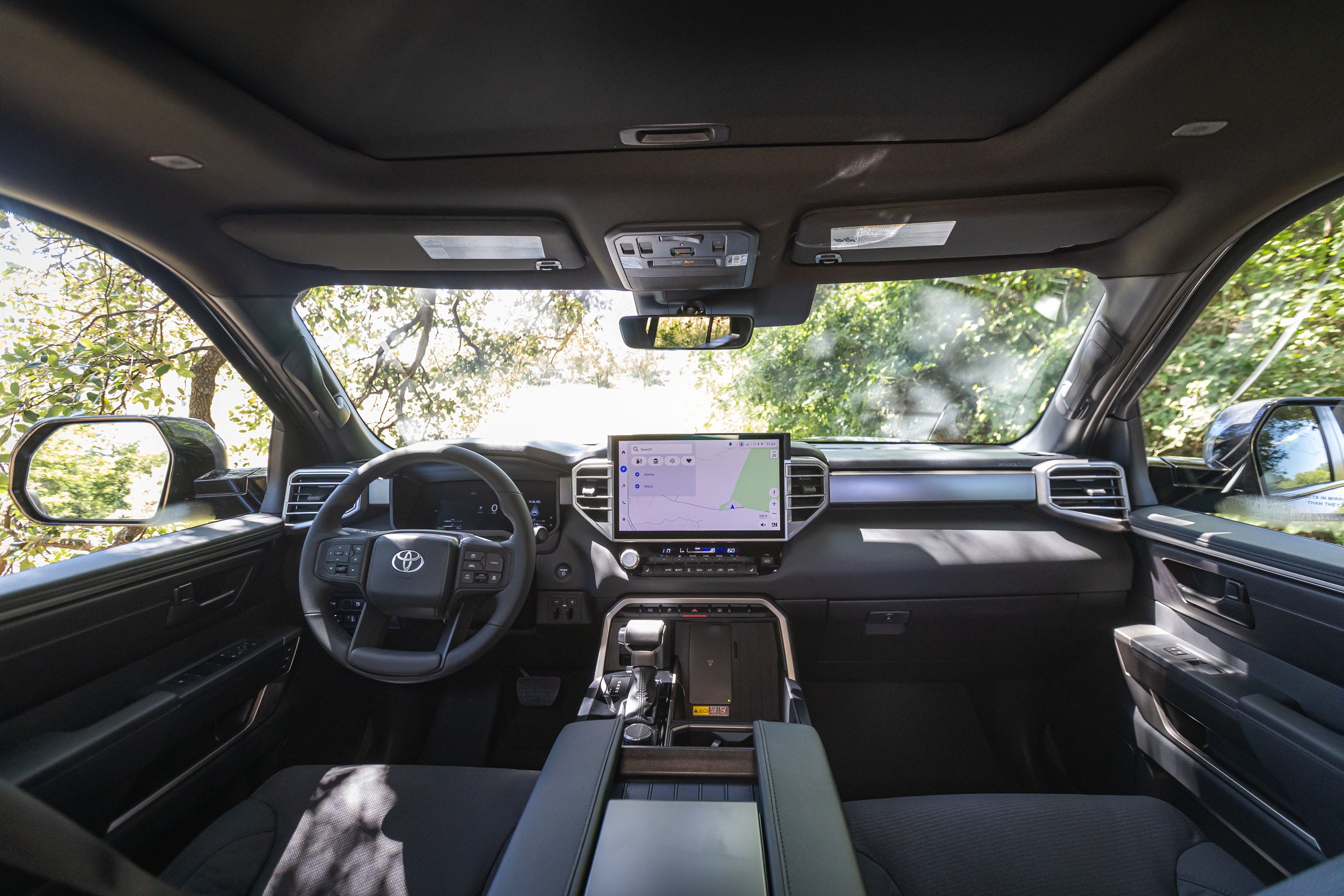 Lihat Detail Kabin Toyota Tundra Trailhunter 2027, Punya Kubah Atap dan Layar 14 Inci