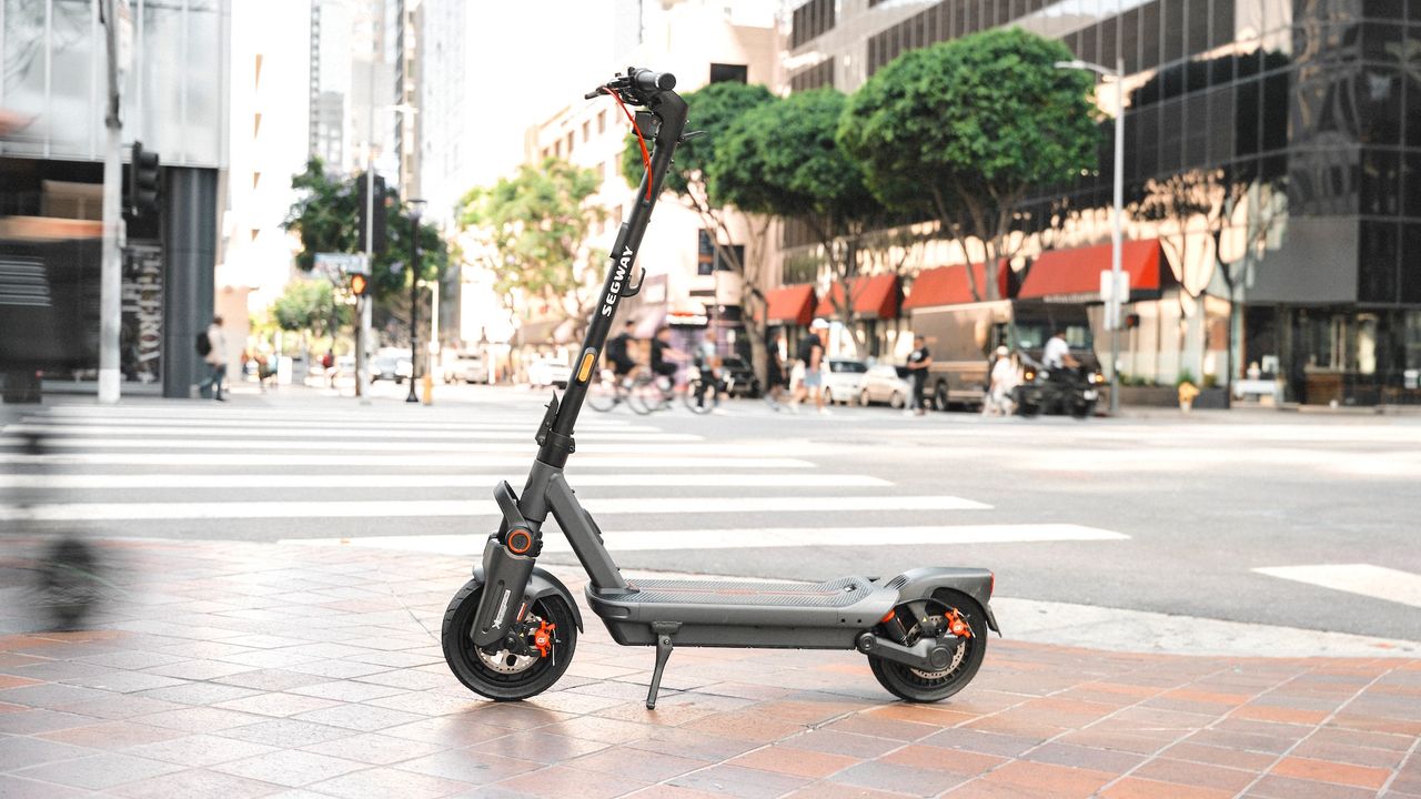 Segway Max G3 Plus Resmi Meluncur, Skuter Listrik Jarak Jauh dengan Lampu Sein Belakang