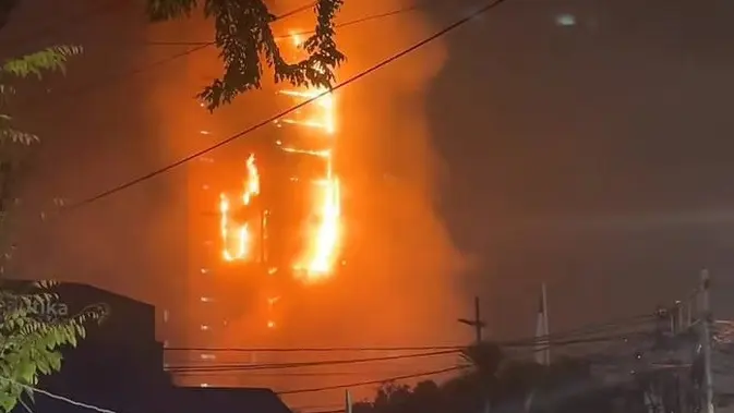 Kebakaran Melanda Gedung Bapenda DKI Jakarta di Gambir, 13 Unit Damkar Dikerahkan