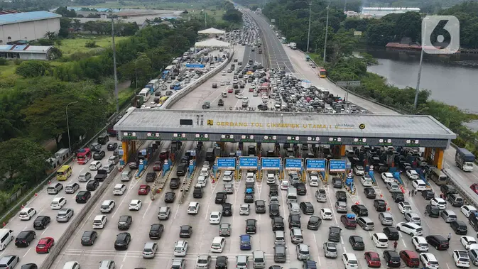 ESDM Kaji Bangun PLTS di Sepanjang Tol Trans Jawa, Target Kapasitas Mulai Dihitung