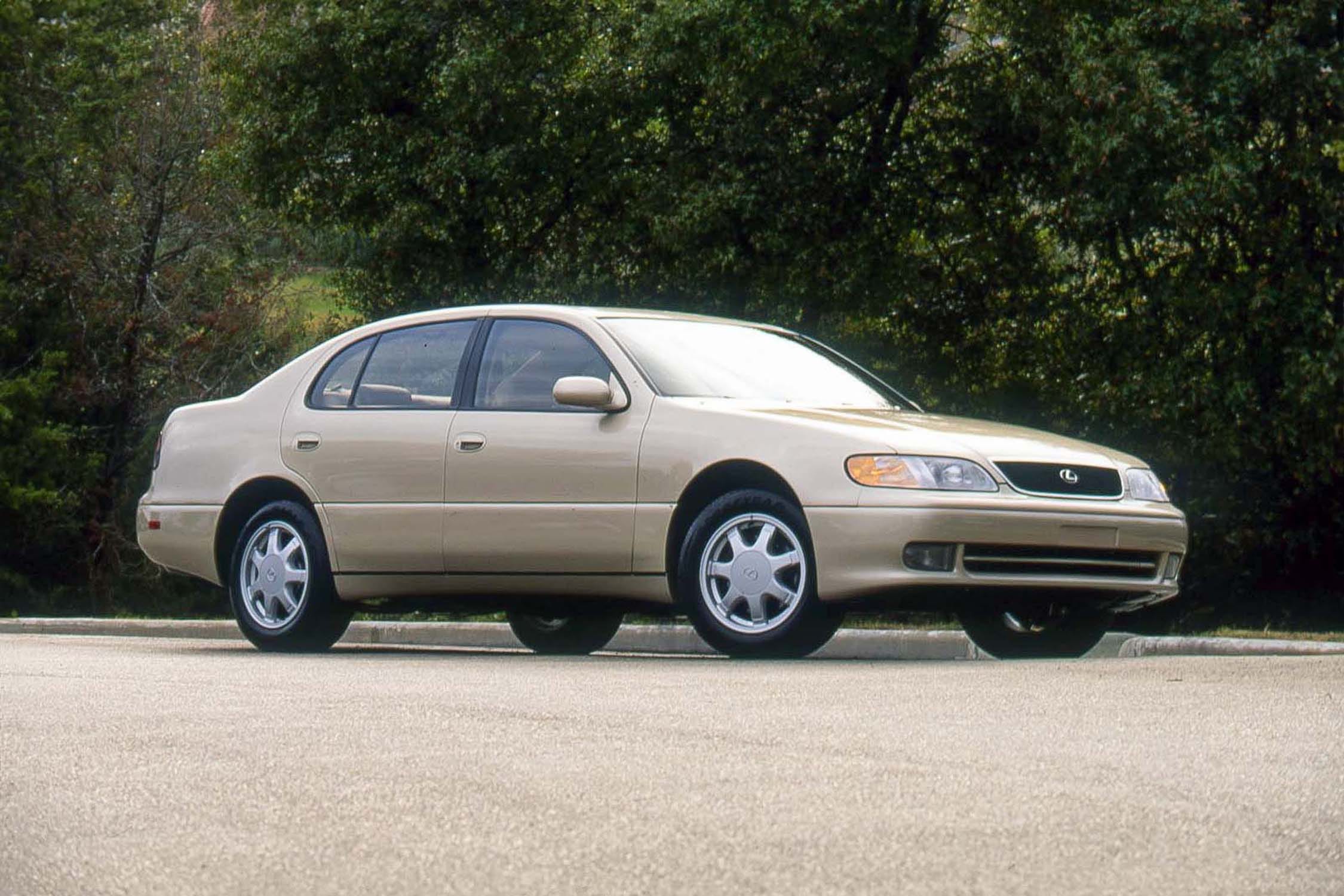 Test Drive Lexus GS300 1994: Sedan Jepang yang Membuat BMW dan Mercedes Waspada
