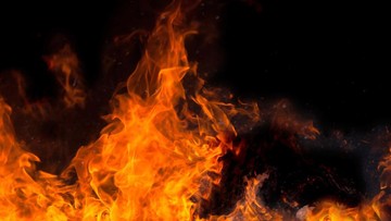 100 Personel Damkar DKI Padamkan Kebakaran di Gedung Bapenda, Separuh Lantai Terbakar
