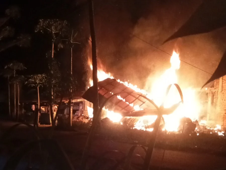 Rumah Kayu di Sago Salido Pessel Ludes Terbakar Subuh Hari, 4 Bangunan Senilai Rp400 Juta Berhasil Diselamatkan