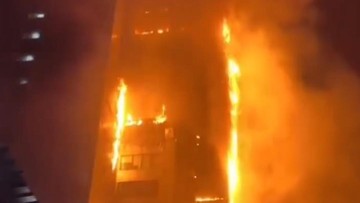 Kebakaran Hebat Lahap Gedung Bapenda DKI, 100 Personel Damkar Dikerahkan Padamkan Api
