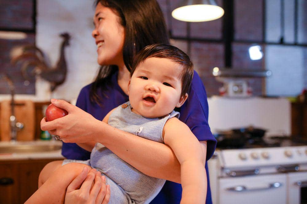 Stimulasi Bicara Bayi 0-24 Bulan: 5 Cara Praktis yang Bisa Dilakukan di Rumah