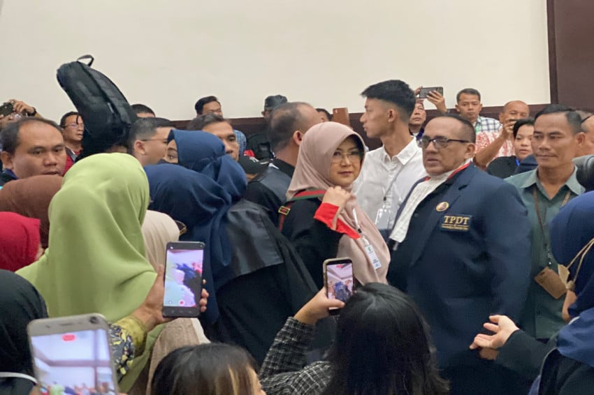 Dokter Tifa Bantah Mundur dari Kasus Ijazah Jokowi, Sebut Tawaran Damai Rp50 Miliar Ditolak