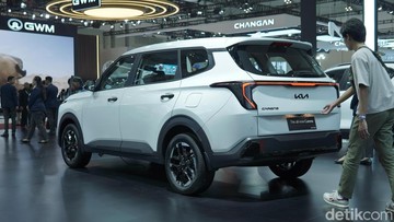 Kia Carens Manual Meluncur di Harga Rp 269 Juta: Pilihan MPV Keluarga yang Lebih Melibatkan Pengemudi