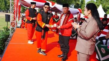 Kapolri Listyo Sigit Terima Anugerah Anggota Kehormatan Tapak Suci di Muktamar XVI Semarang