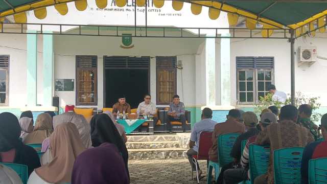 Reses DPRD Kepri di Natuna, Warga Air Lengit Kembali Dorong Jalan Beton Cempaka Putih dan Akses ke Selemam