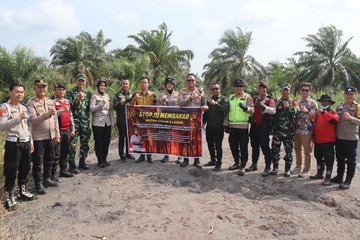 Polda Sumsel Terjunkan Drone Pantau Titik Panas Karhutla di Lahan Gambut Ogan Ilir