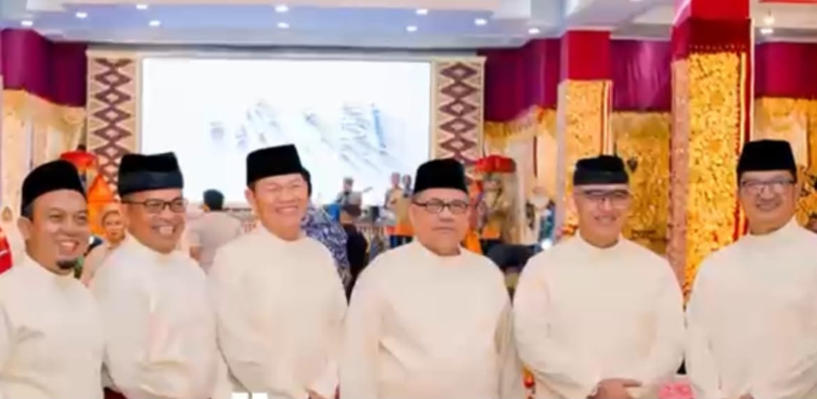 Makan Bajamba Warnai Hari Jadi Kota Padang ke-357, Wakapolda Sumbar Hadir Langsung di Tengah Warga