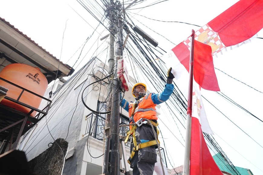 PLN UID Jakarta Raya Minta Warga Jaga Jarak 3 Meter Saat Pasang Dekorasi HUT RI ke-81, Ini Alasannya