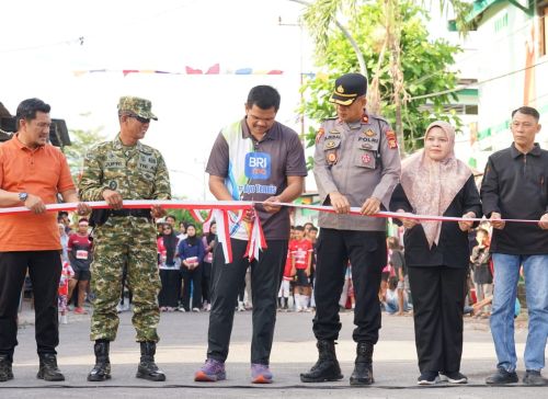 Bupati Bantaeng Resmikan Gapura Kampung Bissampole dan Lepas Fun Run 2026, Rangkaian HUT ke-81 RI