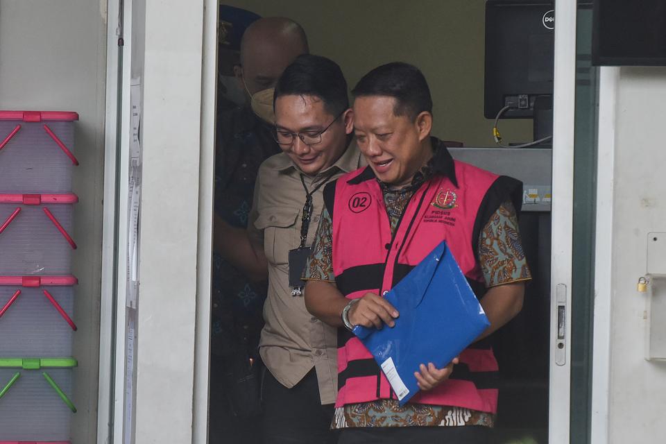 Eks Jampidsus Febrie Diperiksa 7 Jam, Kejagung Sita 74 Kg Emas dan Kaitkan dengan Aliran Dana Asabri