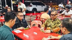Wagub Kepri Nyanyang Haris Pratamura Taklukkan Duet Media di Meja Domino, Rayakan HUT ke-6 Ulasan Network