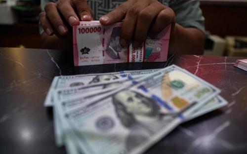 Rupiah Menguat Tiga Hari Beruntun ke Rp17.905 per Dolar AS, Ekonomi Domestik Jadi Penopang