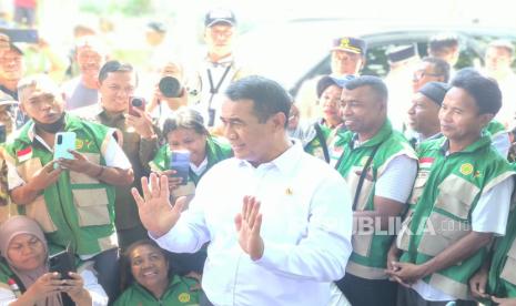 Mentan Andi Amran Batal Rapat di Jakarta, Pilih Terbang ke Alor Temui Mahasiswa yang Demo Tolak Food Estate