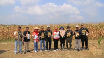 Wali Kota Tanjungpinang Lis Darmansyah Panen Raya Jagung Bareng Petani Gen Z di Senggarang, Bukti Lahan Terbatas Tetap Produktif