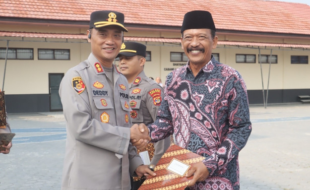 Kades Batuliman Indah Lampung Selatan Terima Penghargaan dari Kapolres, Warga Diajak Aktif Jaga Kamtibmas