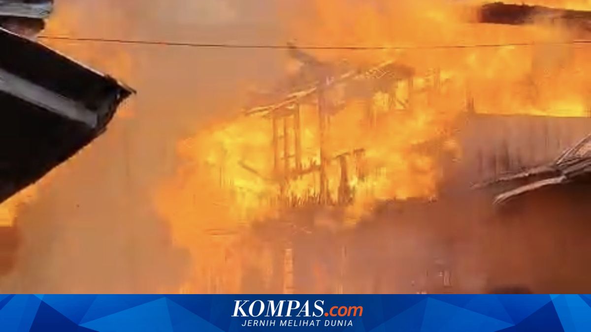 Kebakaran Hebat di Pasar Jeget Ayu Aceh Tengah Hanguskan 96 Ruko Kayu, Dua Warga Luka Bakar