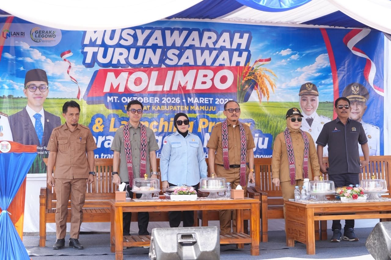 Gubernur Sulawesi Barat Suhardi Duka Serahkan Bantuan Pertanian di Malimbo 2026